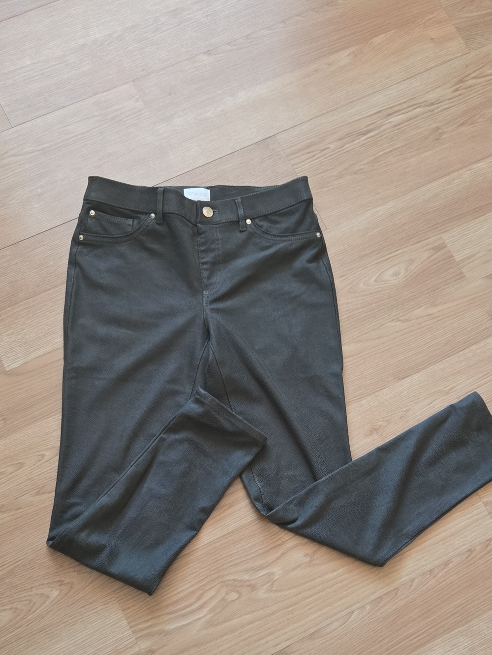 Chico's Green Pant with Gold-Tone Accents